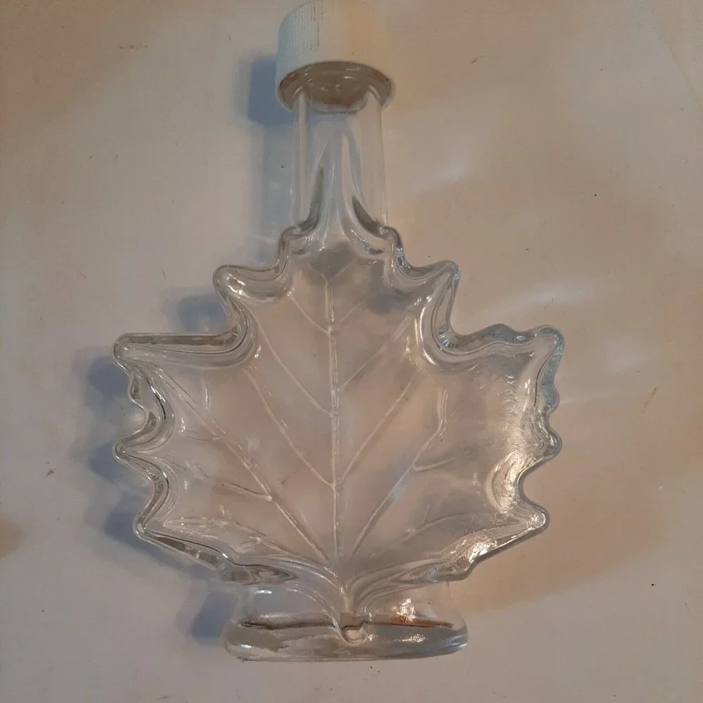 Canadian Maple Leaf Shape Clear Glass Syrup Bottle with Lid Embossed Empty - Picture 5 of 7